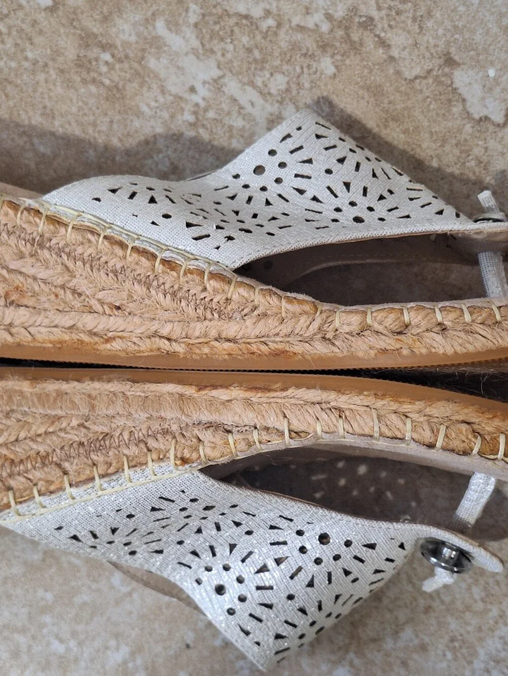 White Mountain Beaux Espadrille Wedge Sandals Laser Cut Thong White Size 8.5
